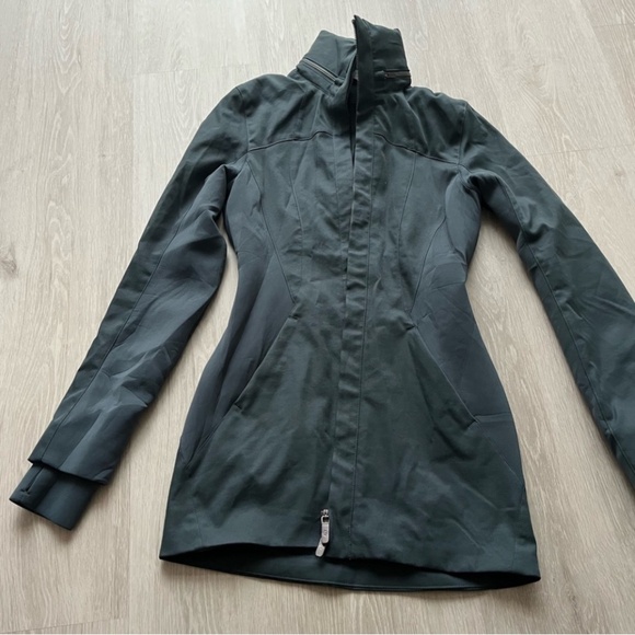 Lululemon Like A Glove Jacket - Size 0, Colour: Teal Shadow - Picture 2 of 11